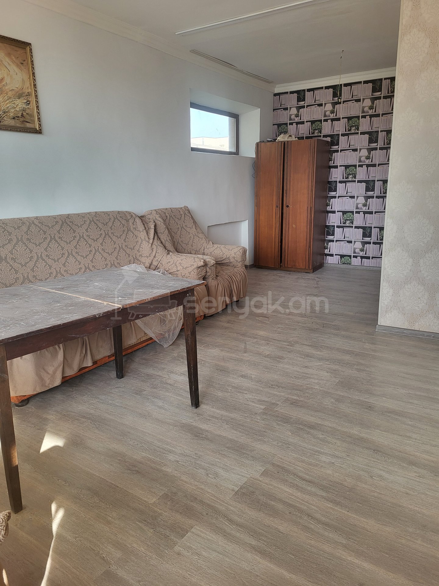 2 Սենյականոց Բնակարան Քարե Շենքում, 65քմ, 3/5 հարկ, Նորմալ Վիճակում, Կահավորված, Արևկող