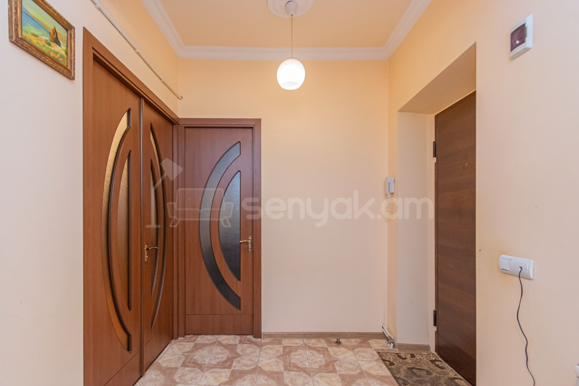 4 Սենյականոց Բնակարան Քարե Շենքում, 80քմ, 5/5 հարկ, Կապիտալ Վերանորոգված