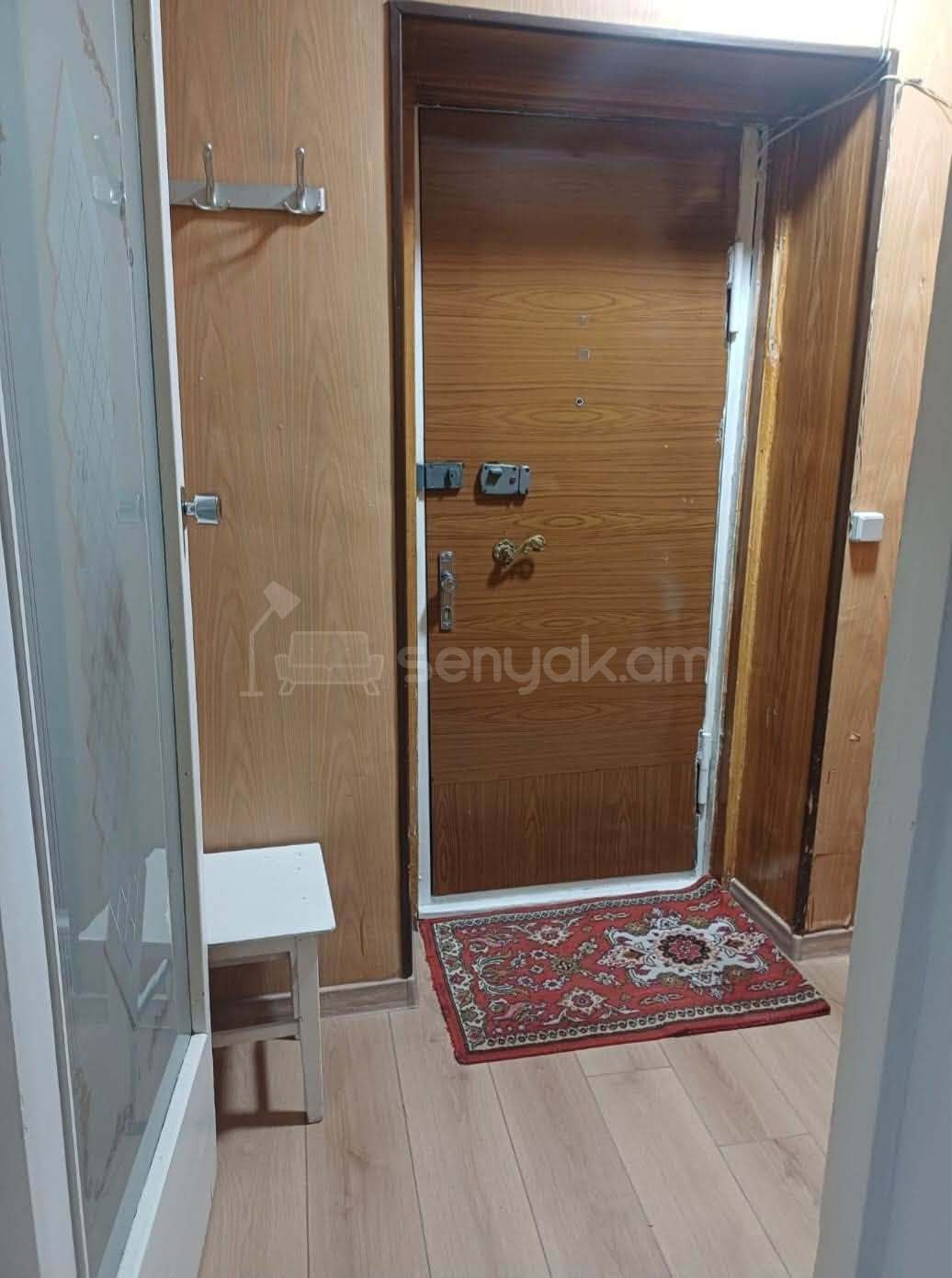 2 Սենյականոց Բնակարան Քարե Շենքում, 50քմ, 3/5 հարկ, Նորմալ Վիճակում, Կահավորված