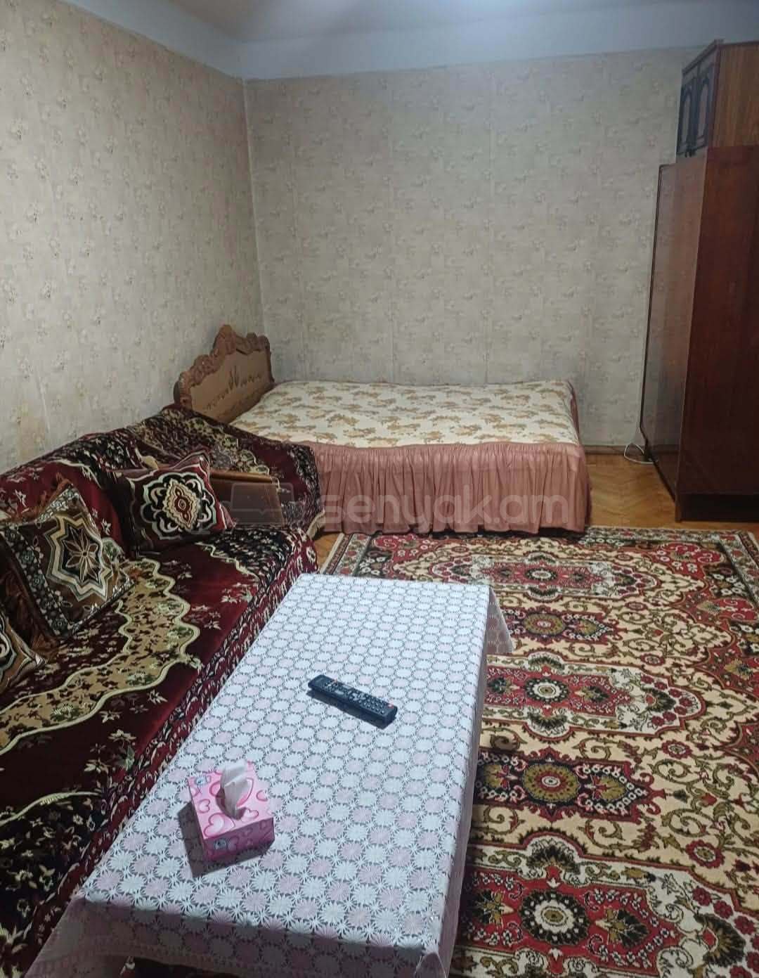 2 Սենյականոց Բնակարան Քարե Շենքում, 50քմ, 3/5 հարկ, Նորմալ Վիճակում, Կահավորված