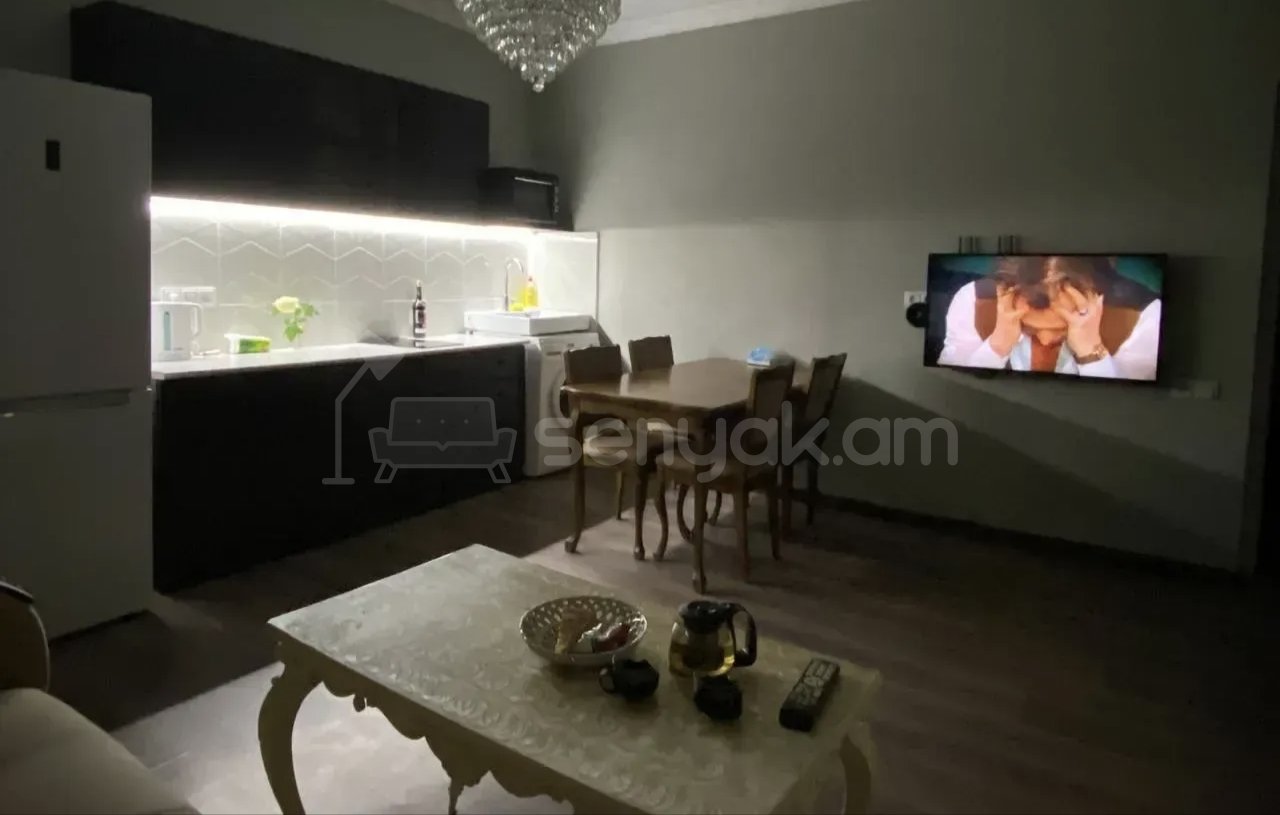 3 Սենյականոց Բնակարան Քարե Շենքում, 78քմ, 6/9 հարկ, Կապիտալ Վերանորոգված, Կահավորված, Արևկող