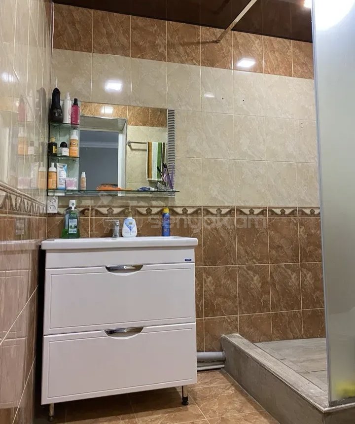 3 Սենյականոց Բնակարան Քարե Շենքում, 78քմ, 6/9 հարկ, Կապիտալ Վերանորոգված, Կահավորված, Արևկող