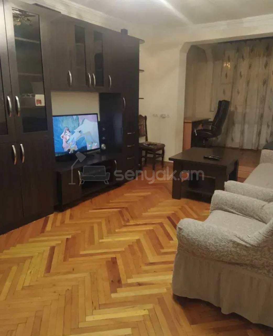 3 Սենյականոց Բնակարան Քարե Շենքում, 76քմ, 1/4 հարկ, Նորմալ Վիճակում, Կահավորված