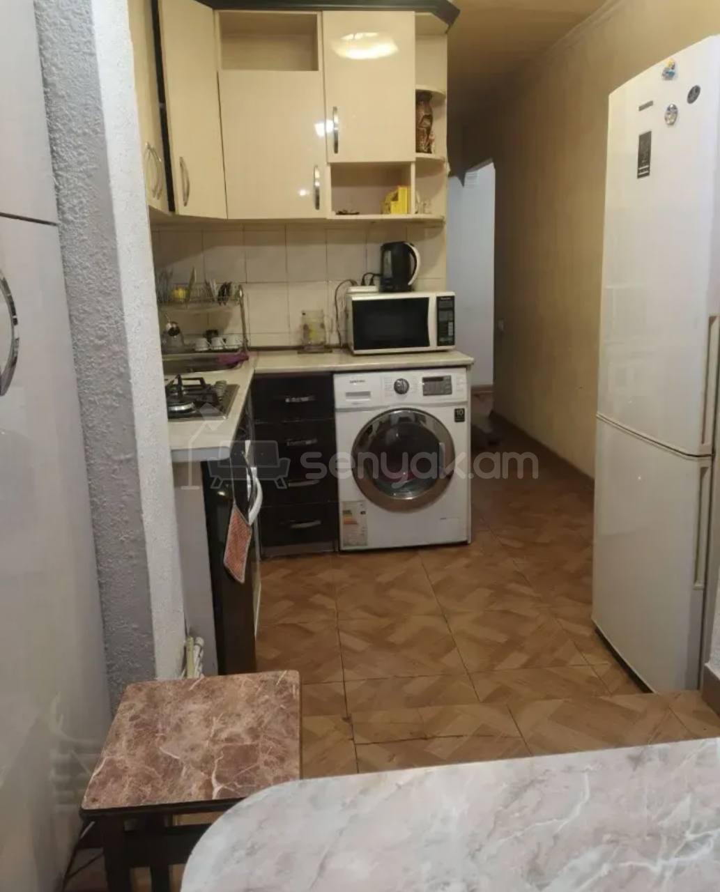 3 Սենյականոց Բնակարան Քարե Շենքում, 76քմ, 1/4 հարկ, Նորմալ Վիճակում, Կահավորված