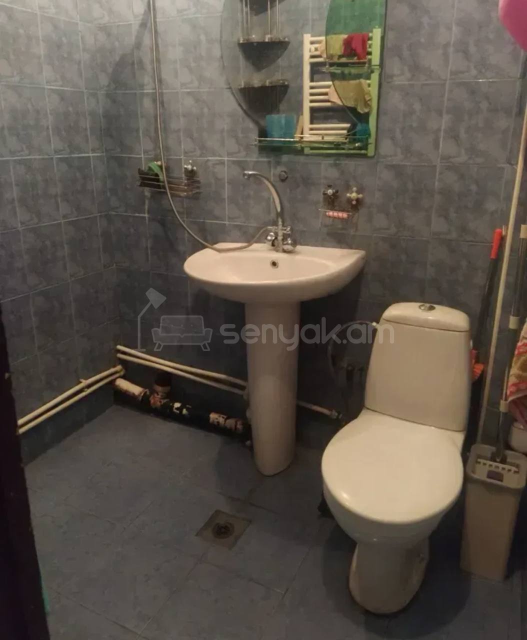 3 Սենյականոց Բնակարան Քարե Շենքում, 76քմ, 1/4 հարկ, Նորմալ Վիճակում, Կահավորված