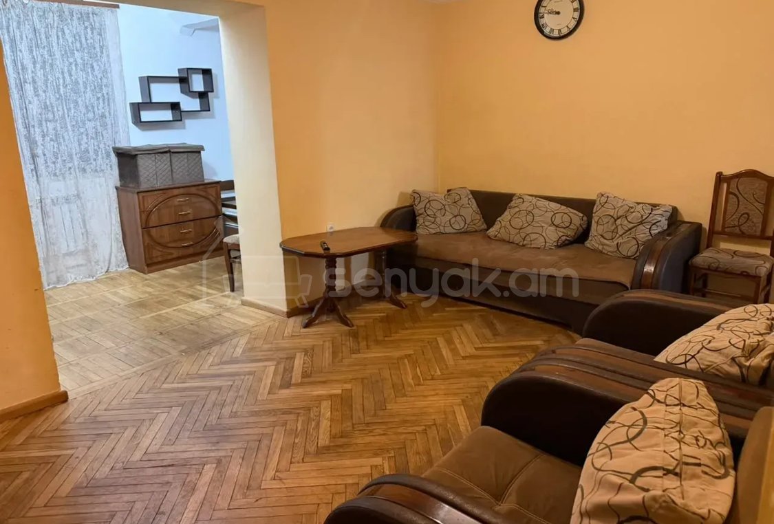2 Սենյականոց Բնակարան Քարե Շենքում, 54քմ, 1/4 հարկ, Նորմալ Վիճակում, Կահավորված