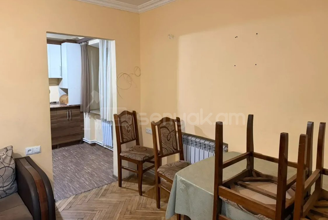 2 Սենյականոց Բնակարան Քարե Շենքում, 54քմ, 1/4 հարկ, Նորմալ Վիճակում, Կահավորված