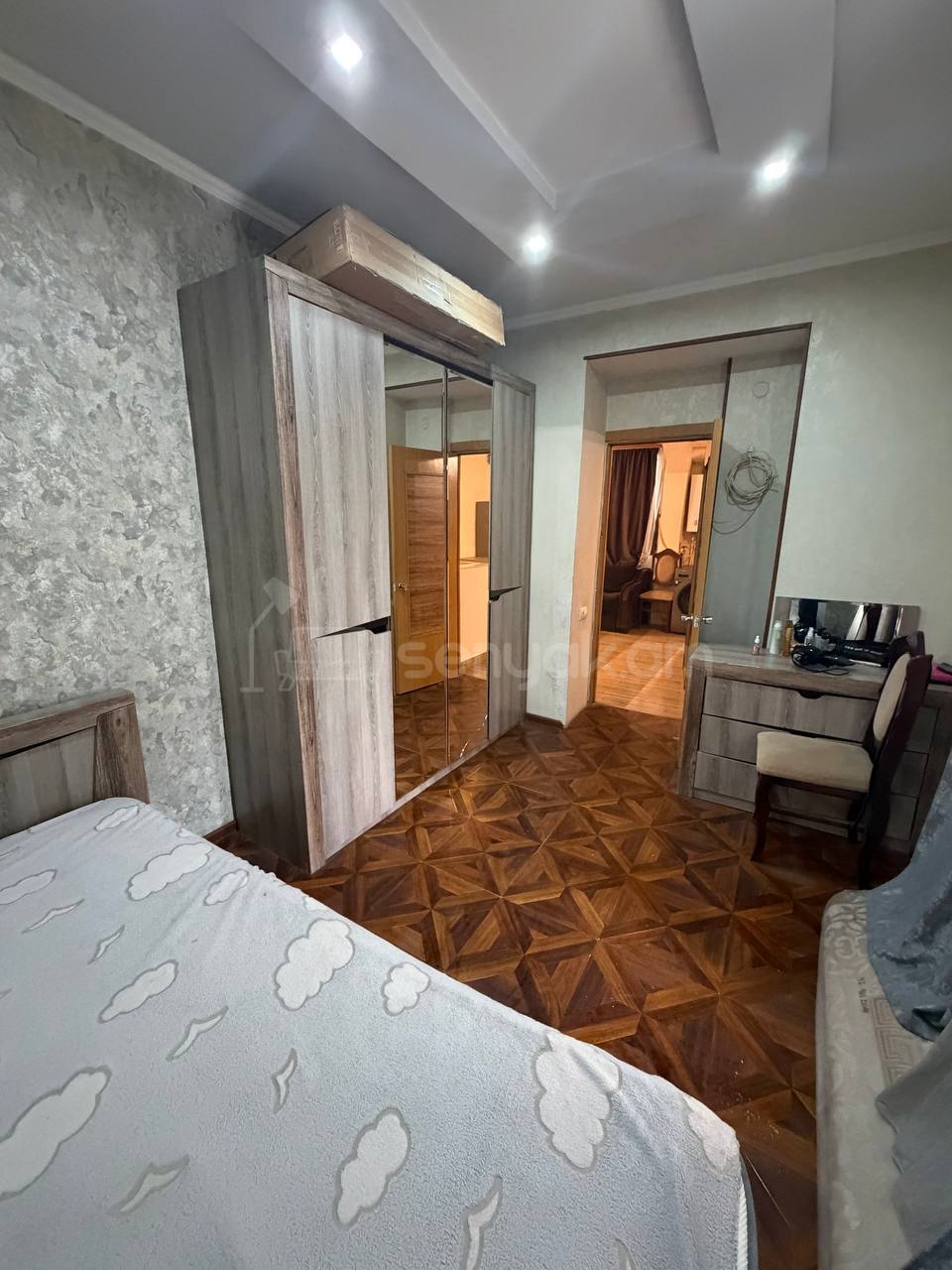 3 Սենյականոց Բնակարան Քարե Շենքում, 55քմ, 2/3 հարկ, Նորմալ Վիճակում, Կահավորված