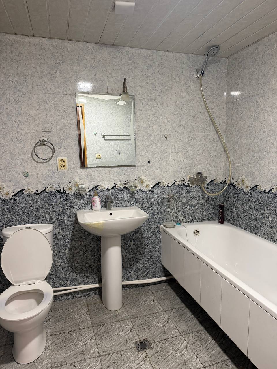 3 Սենյականոց Բնակարան Քարե Շենքում, 55քմ, 2/3 հարկ, Նորմալ Վիճակում, Կահավորված