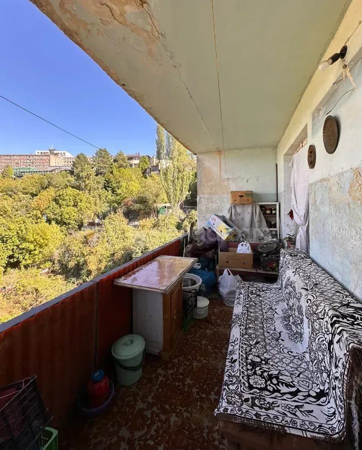 3 Սենյականոց Բնակարան Քարե Շենքում, 67քմ, 5/5 հարկ, Պետական Վիճակում