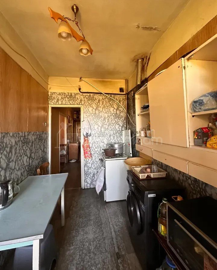 3 Սենյականոց Բնակարան Քարե Շենքում, 67քմ, 5/5 հարկ, Պետական Վիճակում