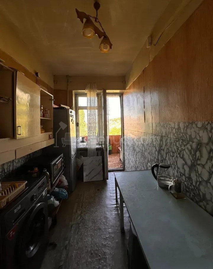 3 Սենյականոց Բնակարան Քարե Շենքում, 67քմ, 5/5 հարկ, Պետական Վիճակում
