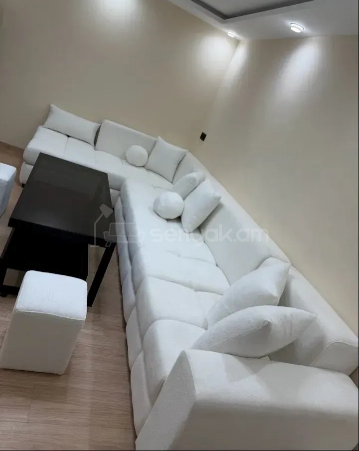3 Սենյականոց Բնակարան Քարե Շենքում, 65քմ, 4/5 հարկ, Կապիտալ Վերանորոգված