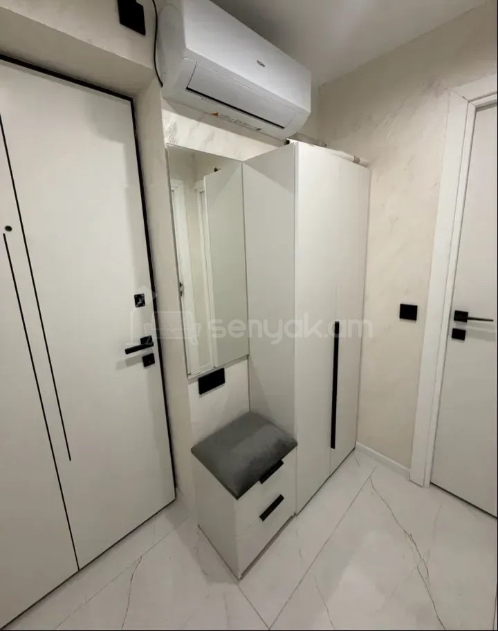 3 Սենյականոց Բնակարան Քարե Շենքում, 65քմ, 4/5 հարկ, Կապիտալ Վերանորոգված