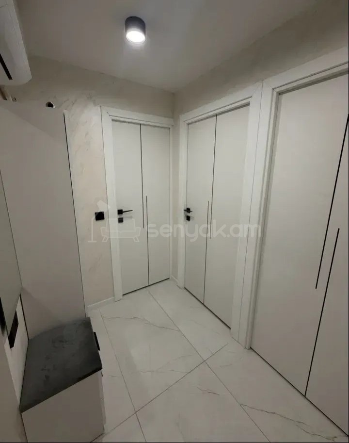 3 Սենյականոց Բնակարան Քարե Շենքում, 65քմ, 4/5 հարկ, Կապիտալ Վերանորոգված