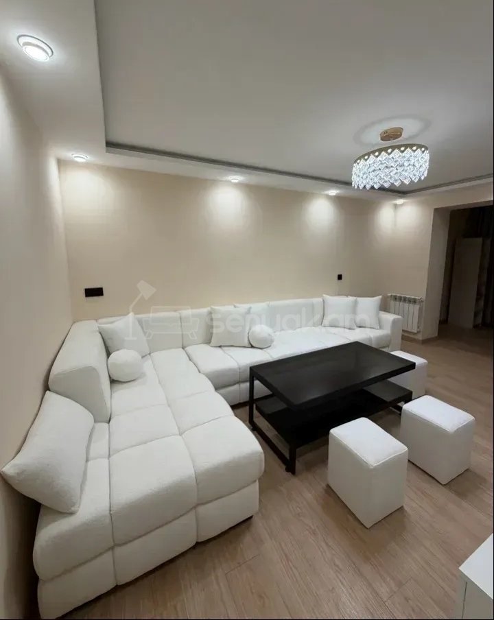 3 Սենյականոց Բնակարան Քարե Շենքում, 65քմ, 4/5 հարկ, Կապիտալ Վերանորոգված