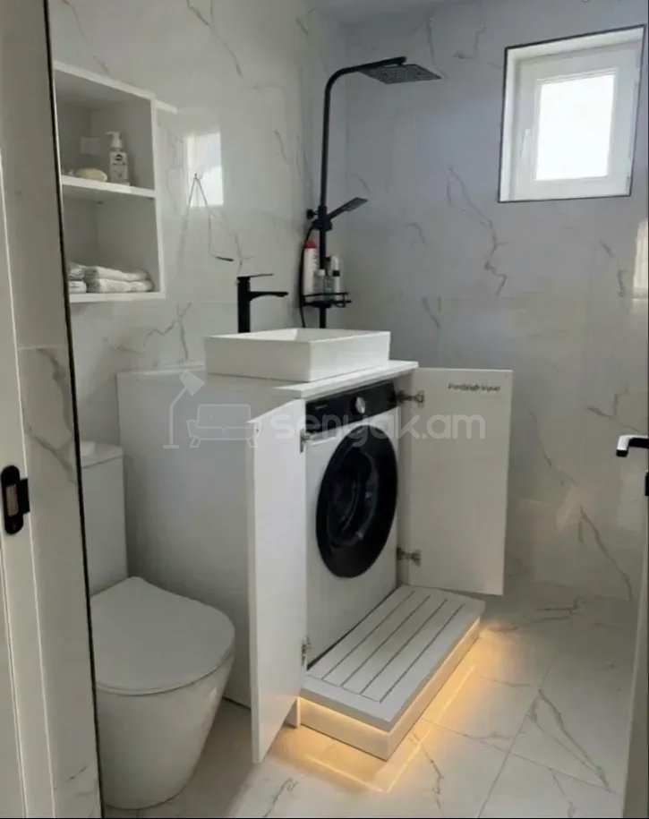 3 Սենյականոց Բնակարան Քարե Շենքում, 65քմ, 4/5 հարկ, Կապիտալ Վերանորոգված