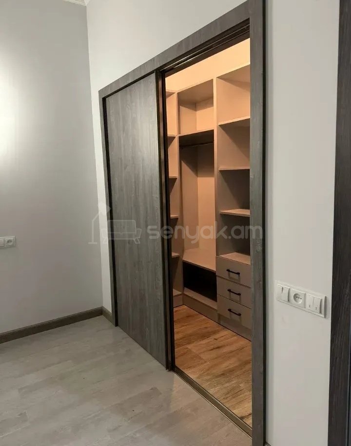 3 Սենյականոց Բնակարան Նորակառույցում, 77քմ, 9/17 հարկ, Դիզայներական Վերանորոգված