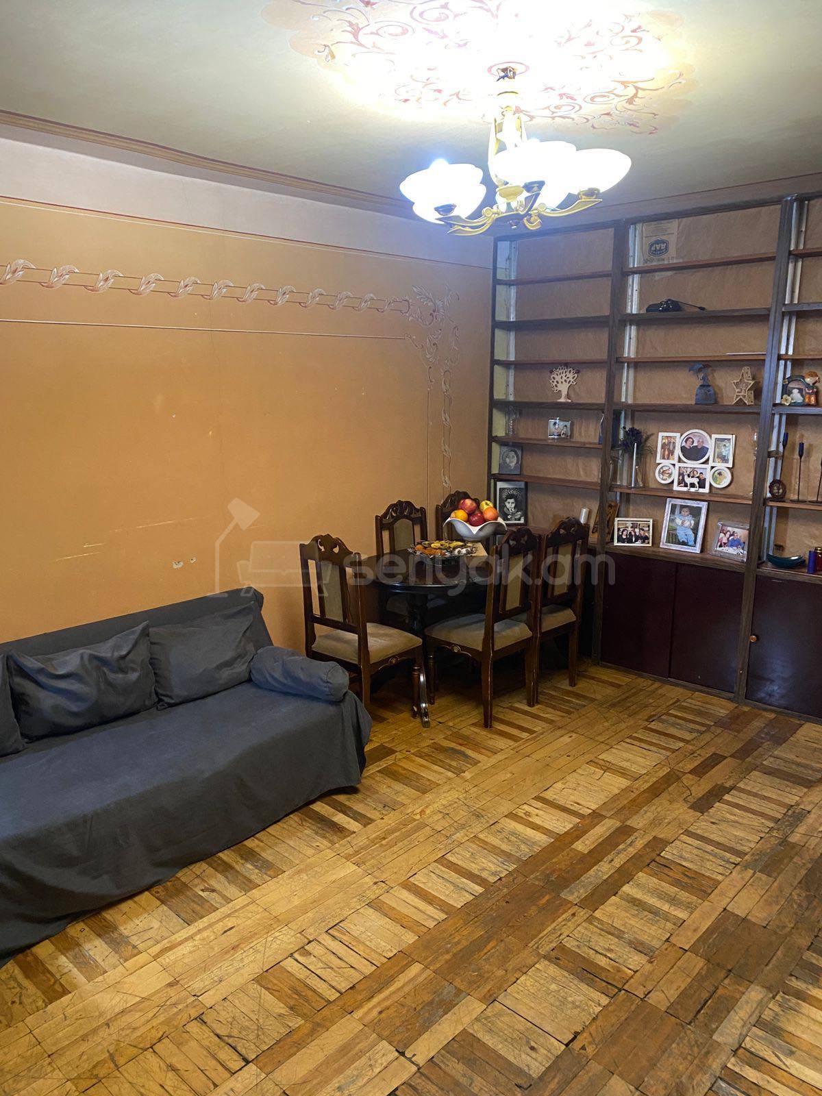 3 Սենյականոց Բնակարան Քարե Շենքում, 80քմ, 1/5 հարկ, Նորմալ Վիճակում