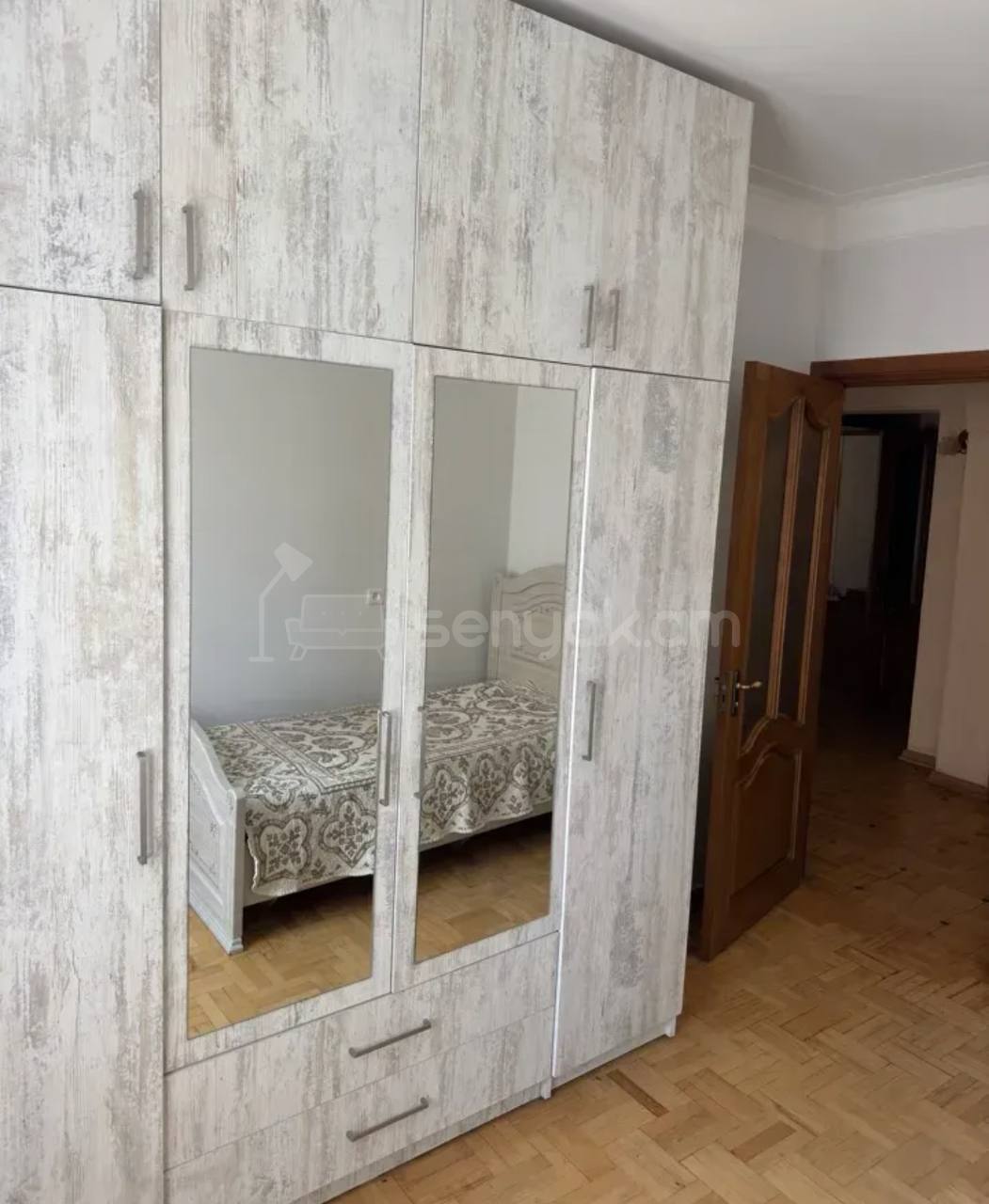 4 Սենյականոց Բնակարան, 80քմ, 4/9 հարկ, Կապիտալ Վերանորոգված, Կահավորված