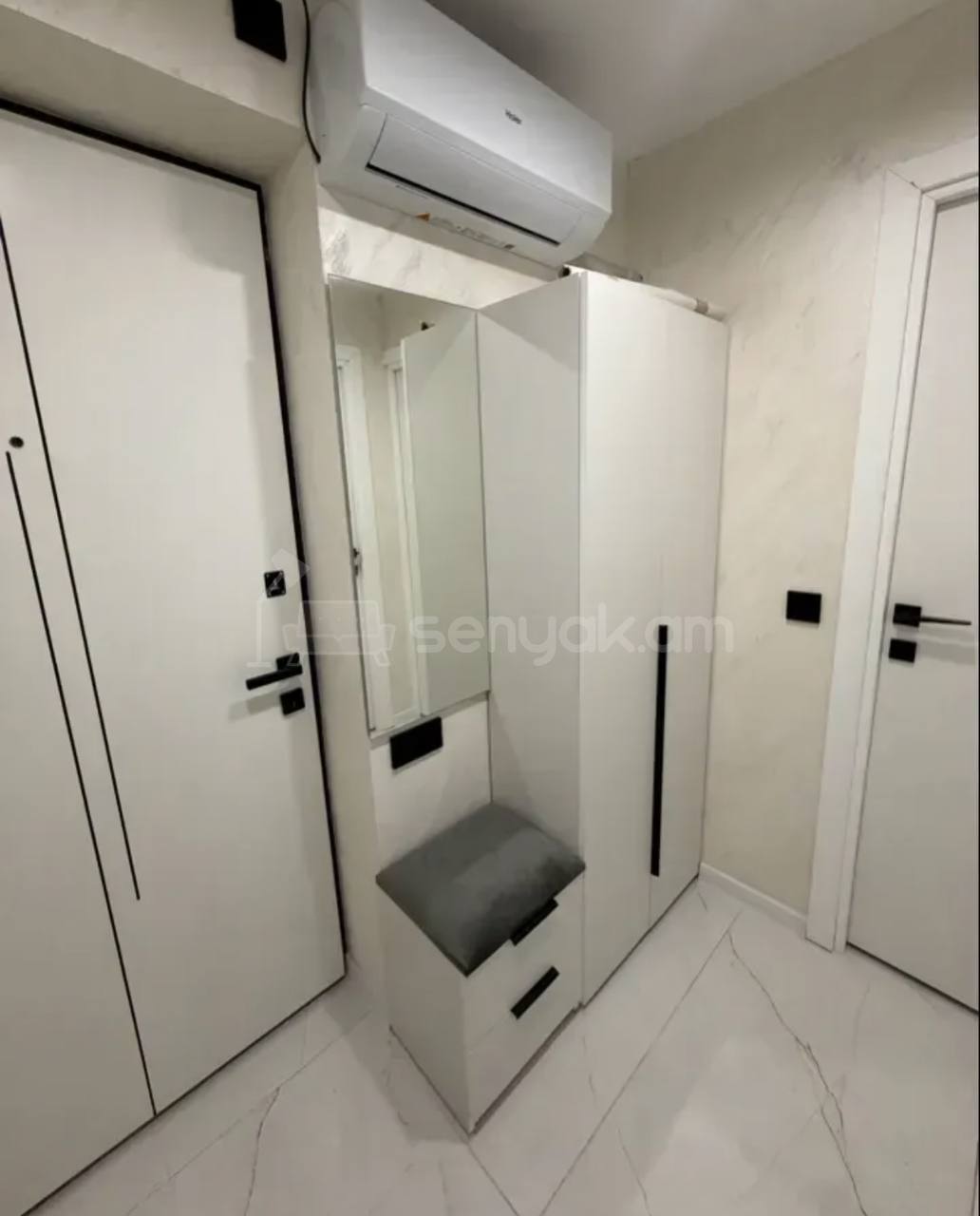 3 Սենյականոց Բնակարան Քարե Շենքում, 65քմ, 4/5 հարկ, Կապիտալ Վերանորոգված