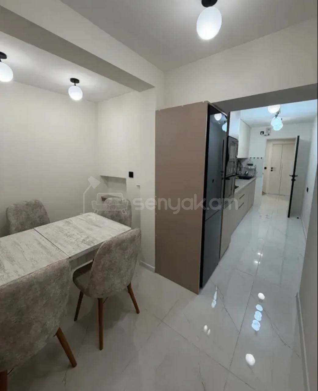 3 Սենյականոց Բնակարան Քարե Շենքում, 65քմ, 4/5 հարկ, Կապիտալ Վերանորոգված
