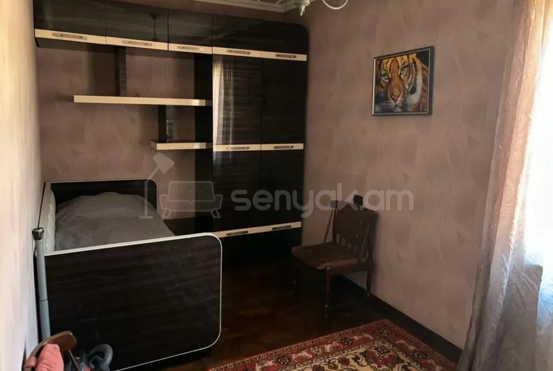 3 Սենյականոց Բնակարան Քարե Շենքում, 75քմ, 4/4 հարկ, Կապիտալ Վերանորոգված, Կահավորված
