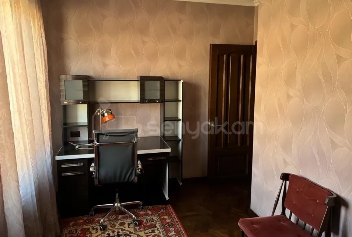 3 Սենյականոց Բնակարան Քարե Շենքում, 75քմ, 4/4 հարկ, Կապիտալ Վերանորոգված, Կահավորված