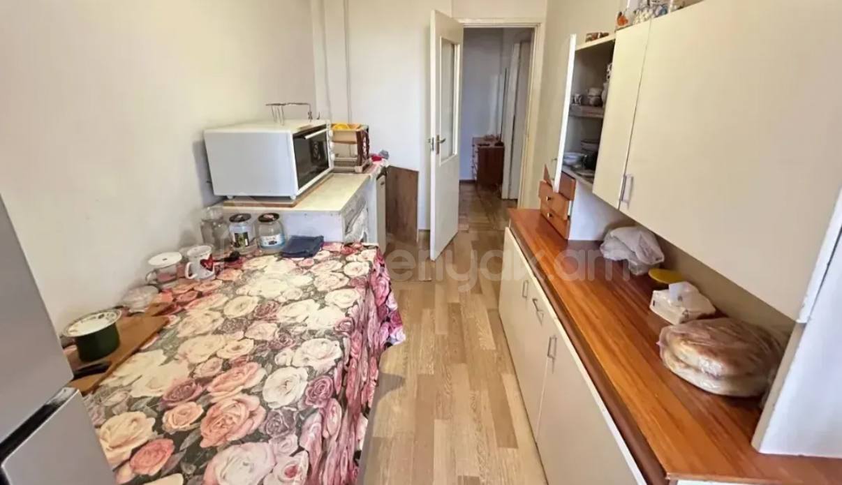 3 Սենյականոց Բնակարան, 80քմ, 8/9 հարկ, Նորմալ Վիճակում