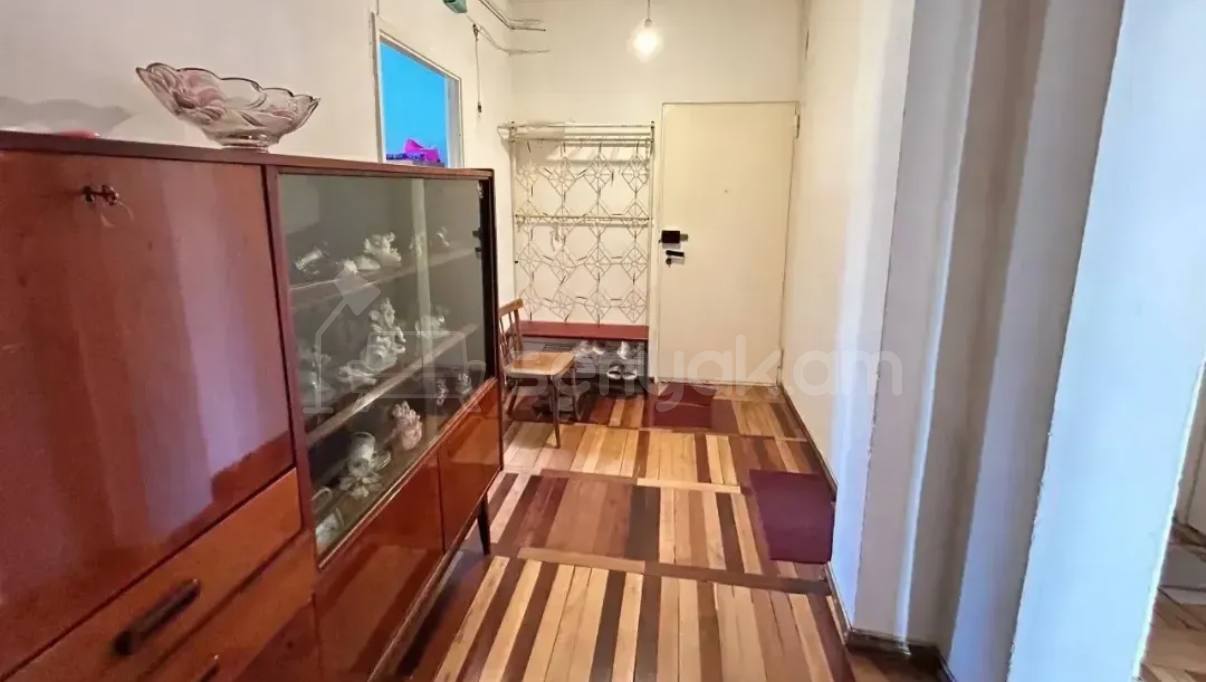 3 Սենյականոց Բնակարան, 80քմ, 8/9 հարկ, Նորմալ Վիճակում