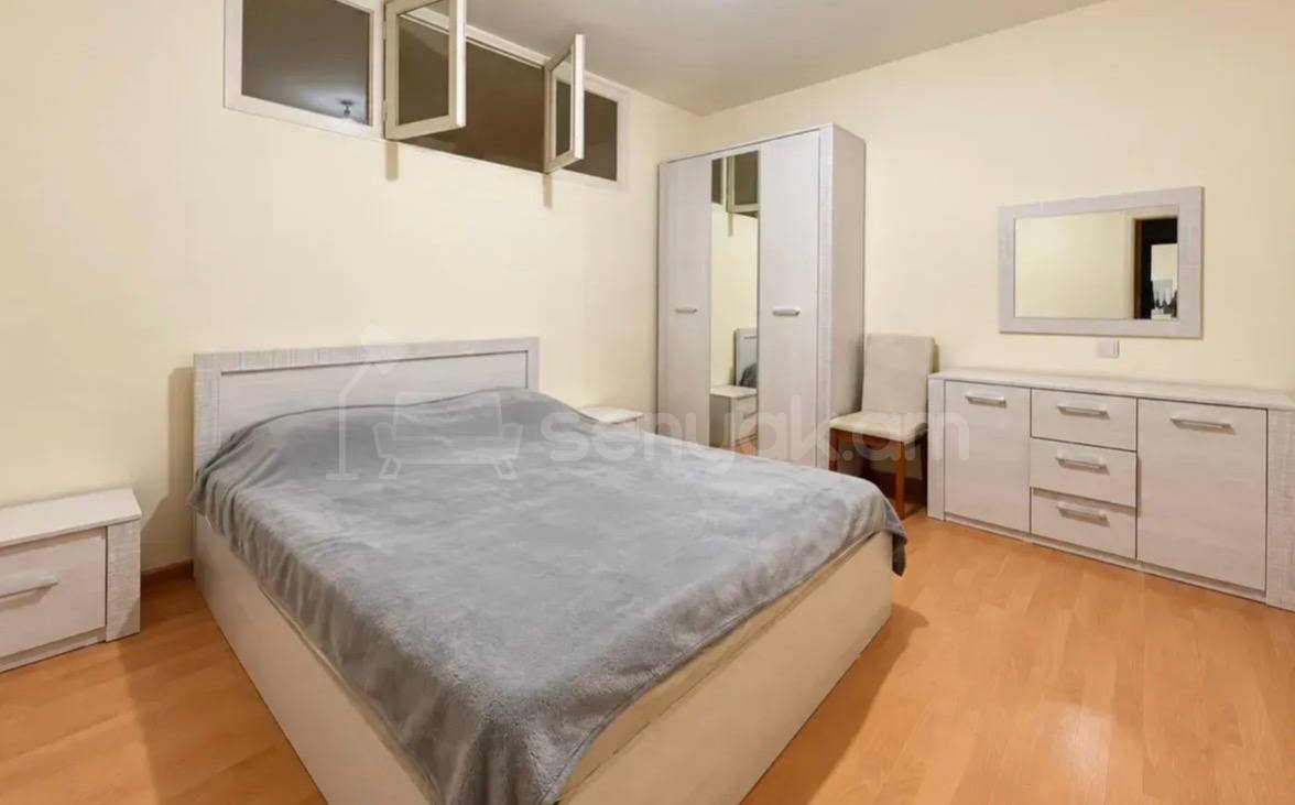 3 Սենյականոց Բնակարան Քարե Շենքում, 71քմ, 4/5 հարկ, Կապիտալ Վերանորոգված