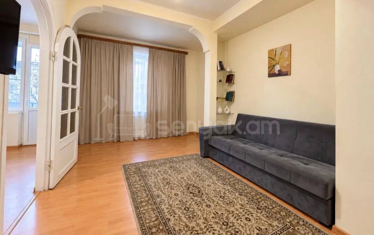 3 Սենյականոց Բնակարան Քարե Շենքում, 71քմ, 4/5 հարկ, Կապիտալ Վերանորոգված