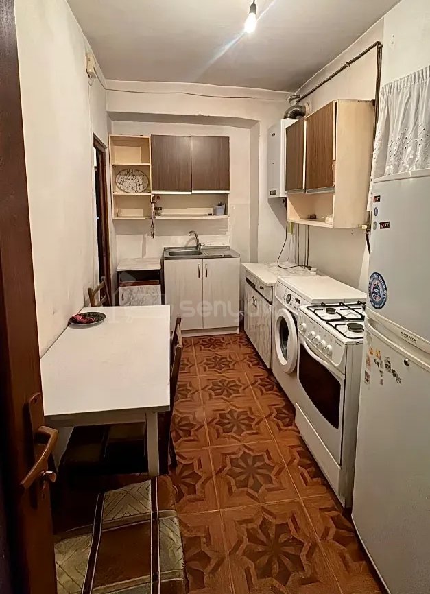 3 Սենյականոց Բնակարան Քարե Շենքում, 68քմ, 2/5 հարկ, Կապիտալ Վերանորոգված, Կահավորված