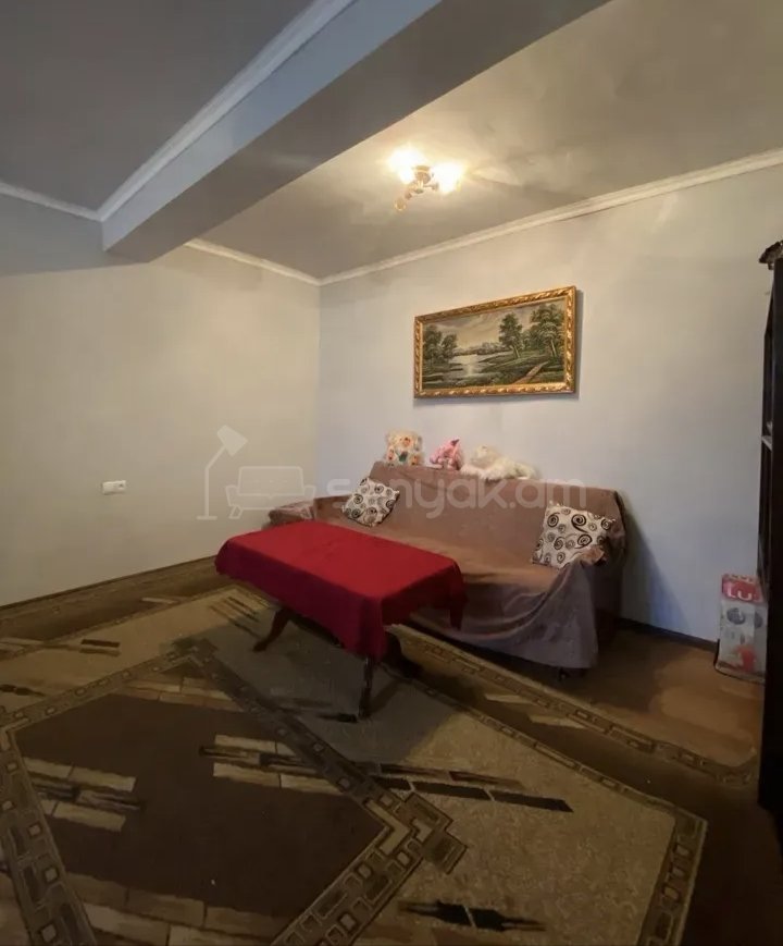 3 Սենյականոց Բնակարան Քարե Շենքում, 67քմ, 2/4 հարկ, Նորմալ Վիճակում, Կահավորված