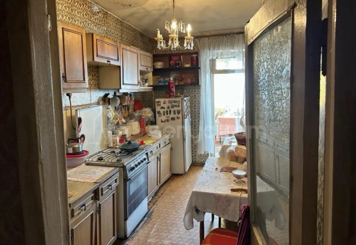 3 Սենյականոց Բնակարան Քարե Շենքում, 85քմ, 4/4 հարկ, Պետական Վիճակում