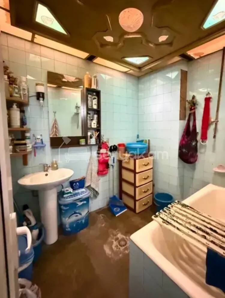 3 Սենյականոց Բնակարան Քարե Շենքում, 94քմ, 1/5 հարկ, Պետական Վիճակում