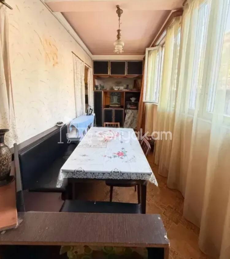 3 Սենյականոց Բնակարան Քարե Շենքում, 94քմ, 1/5 հարկ, Պետական Վիճակում