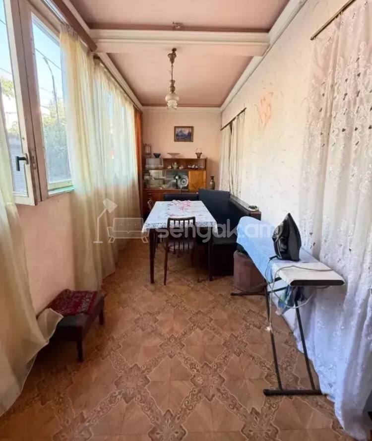 3 Սենյականոց Բնակարան Քարե Շենքում, 94քմ, 1/5 հարկ, Պետական Վիճակում