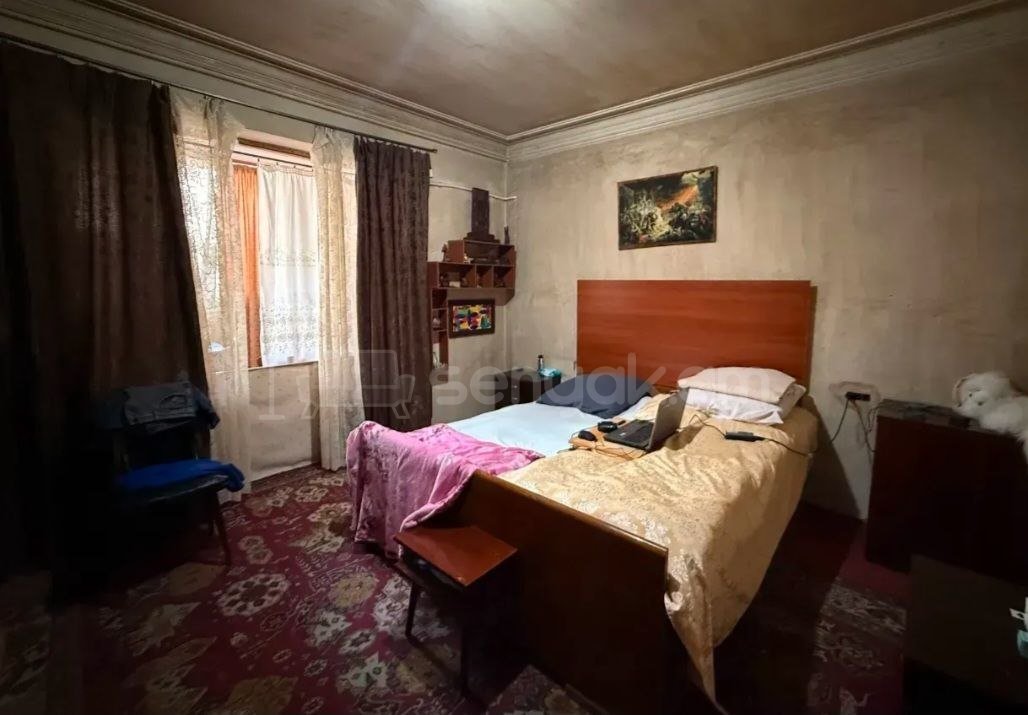 3 Սենյականոց Բնակարան Քարե Շենքում, 94քմ, 1/5 հարկ, Պետական Վիճակում