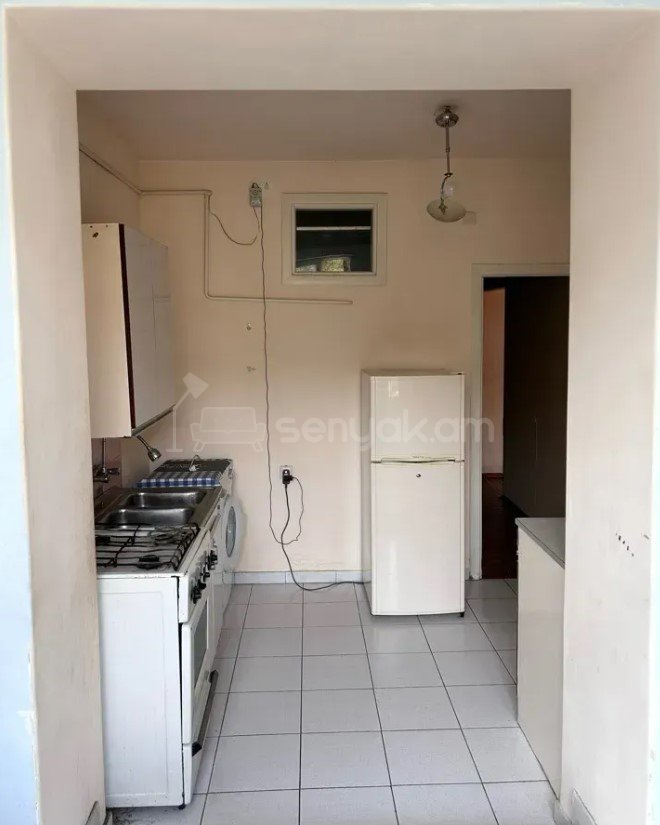 2 Սենյականոց Բնակարան Քարե Շենքում, 51քմ, 3/5 հարկ, Պետական Վիճակում