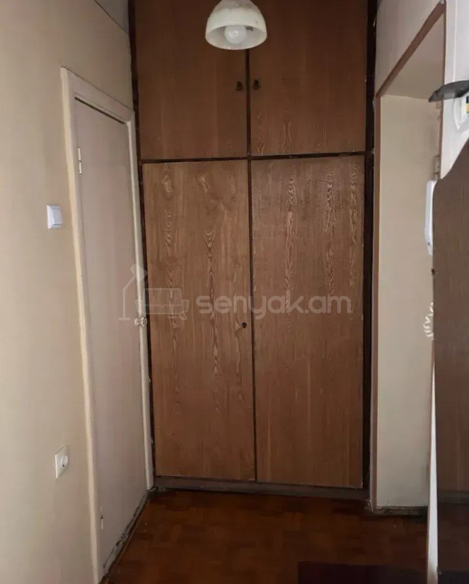 2 Սենյականոց Բնակարան Քարե Շենքում, 51քմ, 3/5 հարկ, Պետական Վիճակում