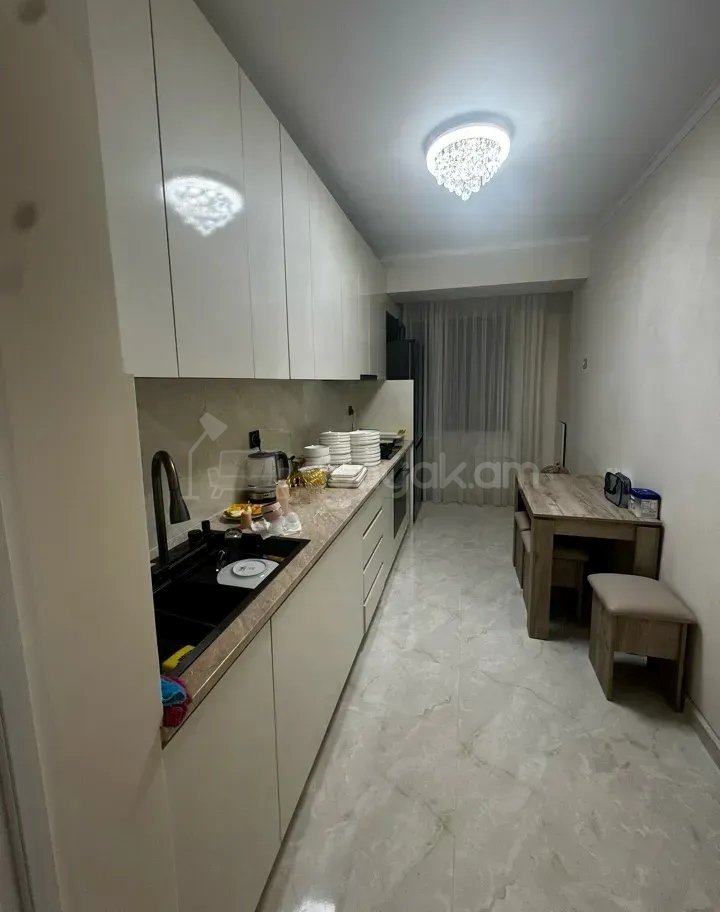 4 Սենյականոց Բնակարան, 90քմ, 6/14 հարկ, Կապիտալ Վերանորոգված
