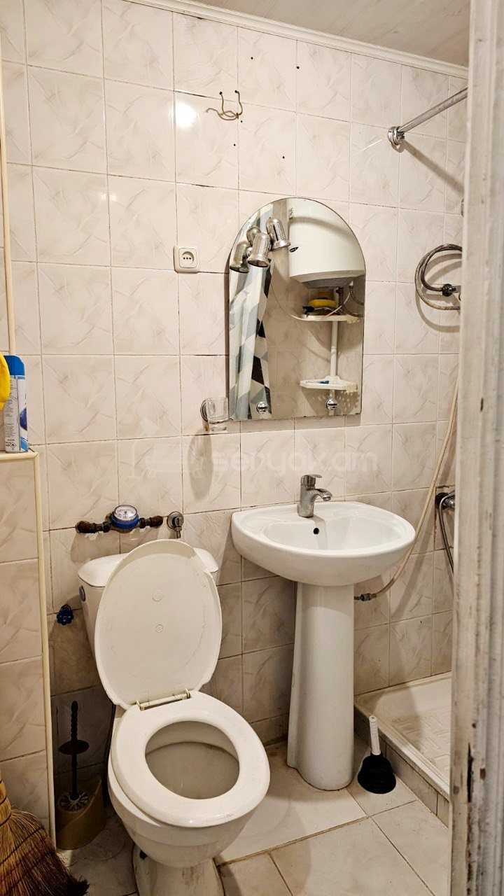 3 Սենյականոց Բնակարան Քարե Շենքում, 70քմ, 2/3 հարկ, Կոսմետիկ Վերանորոգված