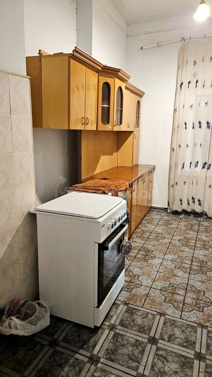 3 Սենյականոց Բնակարան Քարե Շենքում, 70քմ, 2/3 հարկ, Կոսմետիկ Վերանորոգված