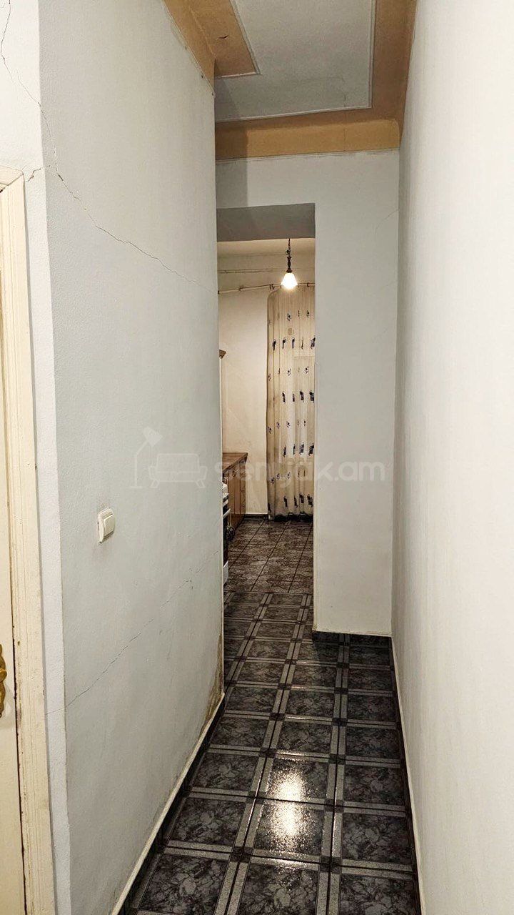 3 Սենյականոց Բնակարան Քարե Շենքում, 70քմ, 2/3 հարկ, Կոսմետիկ Վերանորոգված