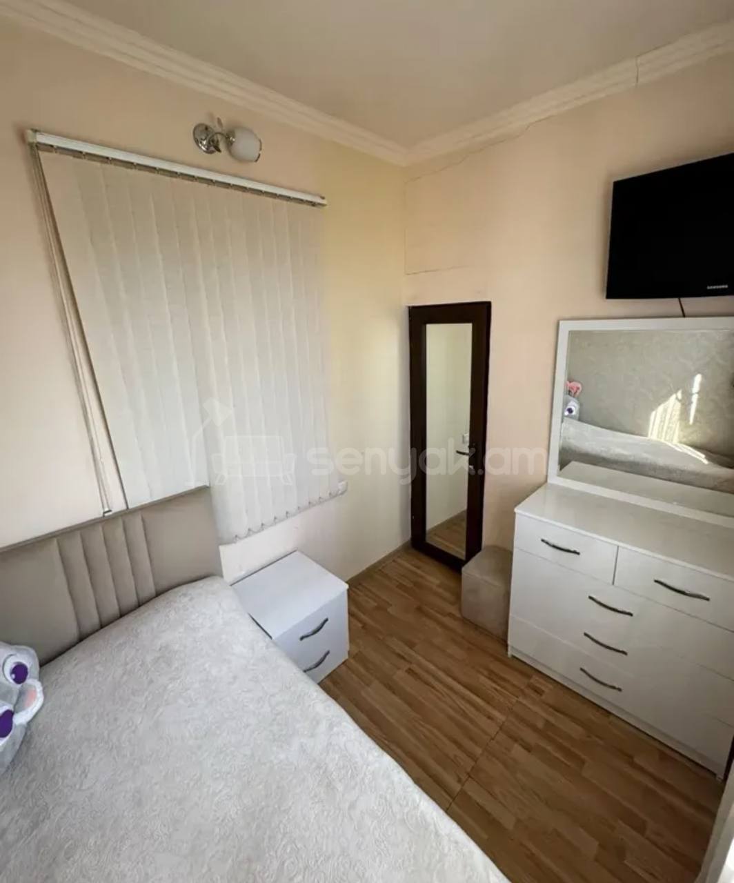 4 Սենյականոց Բնակարան Քարե Շենքում, 80քմ, 5/5 հարկ, Կապիտալ Վերանորոգված