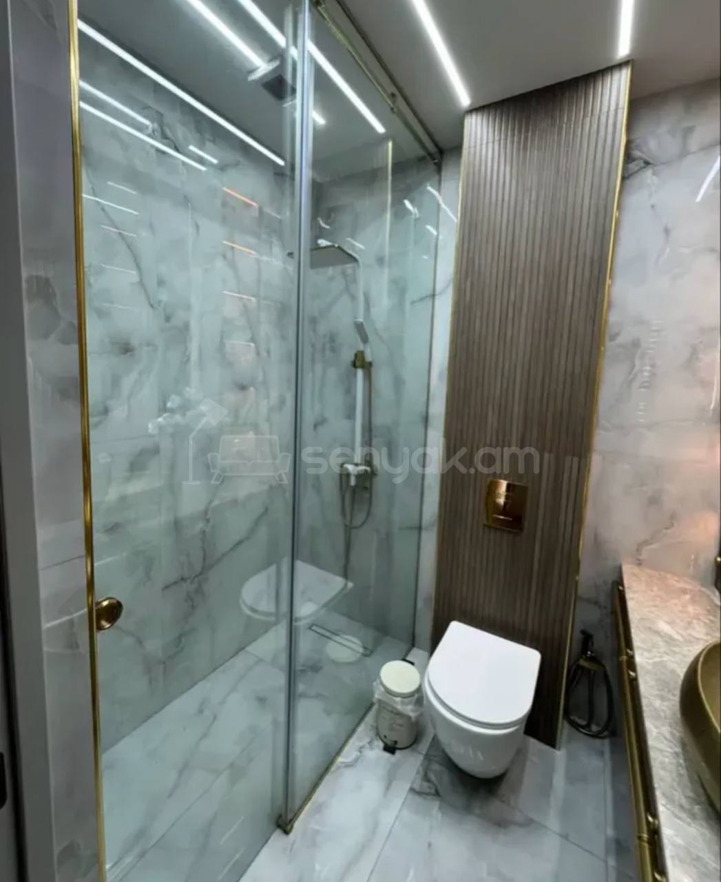 4 Սենյականոց Բնակարան Քարե Շենքում, 80քմ, 5/5 հարկ, Կապիտալ Վերանորոգված
