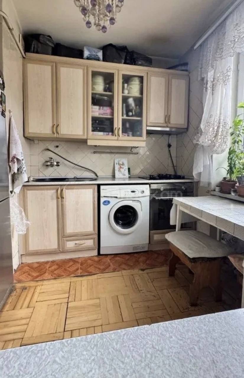 2 Սենյականոց Բնակարան Քարե Շենքում, 70քմ, 4/5 հարկ, Նորմալ Վիճակում