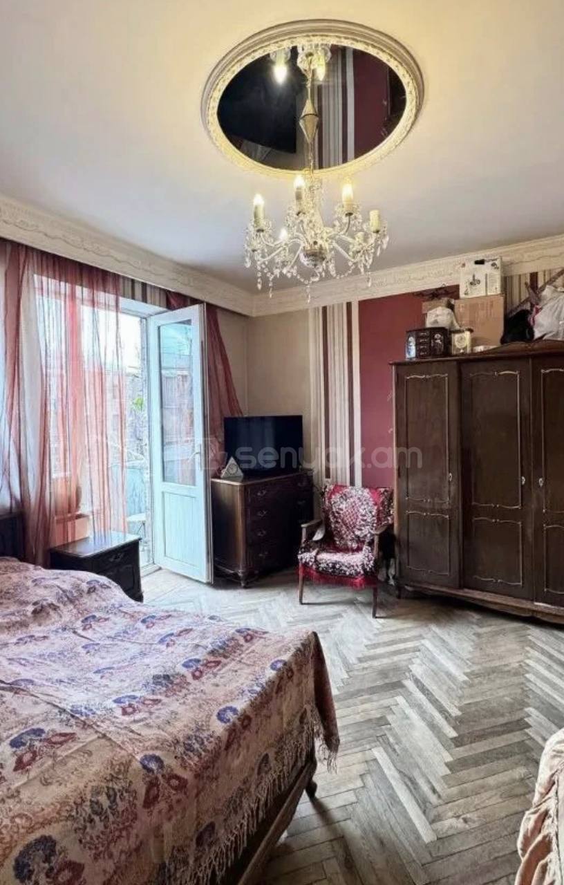 2 Սենյականոց Բնակարան Քարե Շենքում, 70քմ, 4/5 հարկ, Նորմալ Վիճակում