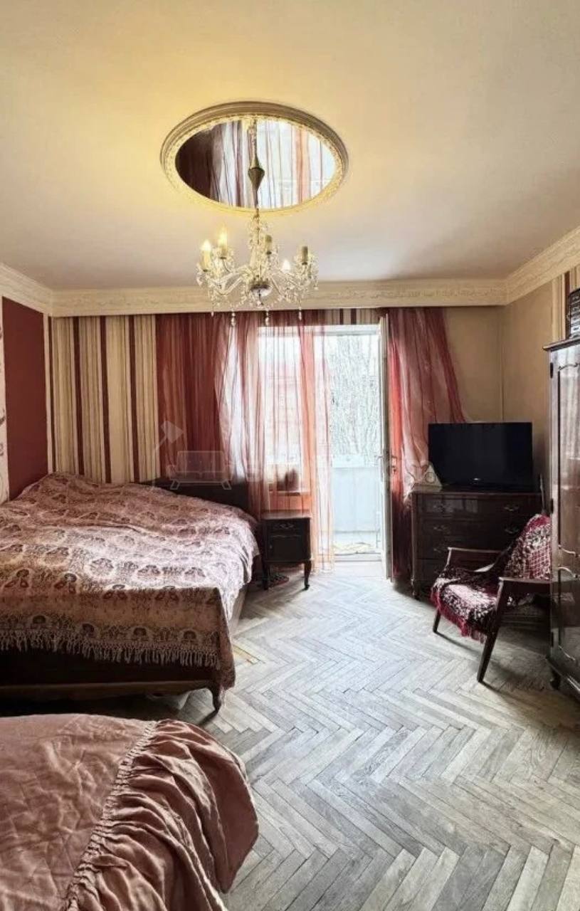 2 Սենյականոց Բնակարան Քարե Շենքում, 70քմ, 4/5 հարկ, Նորմալ Վիճակում